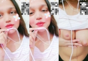 Cute Desi Girl Shows Boobs